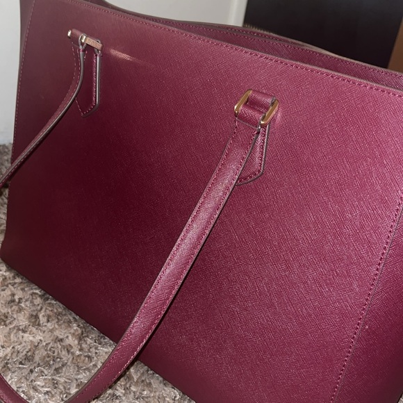 Tory Burch Women’s McGraw Tote in Burgandy - Picture 5 of 7